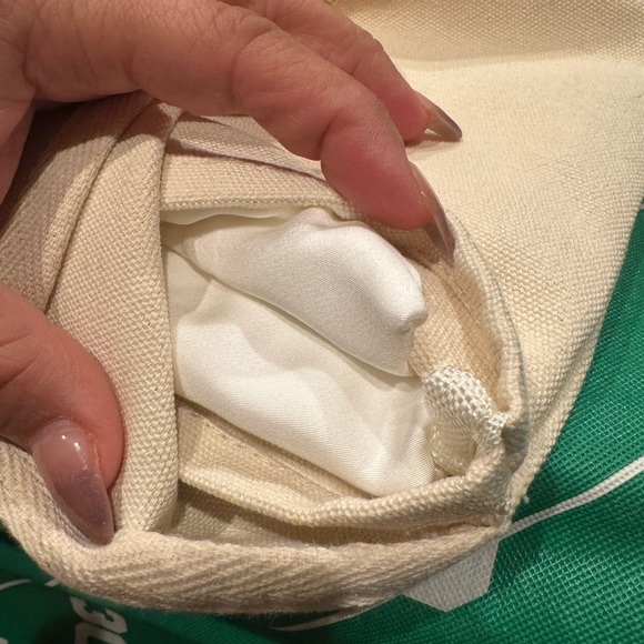 Cozy Earth Bamboo Pillowcases - Picture 4 of 5